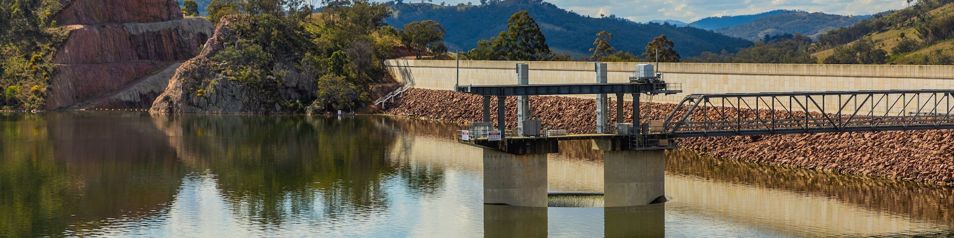 Chaffey Dam which includes a lake or waterhole
