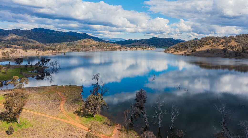 Chaffey Dam which includes a lake or waterhole