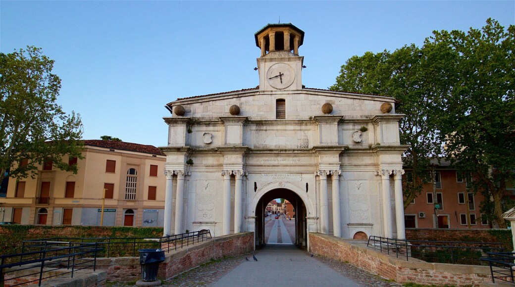 Porta Ognissanti showing heritage elements