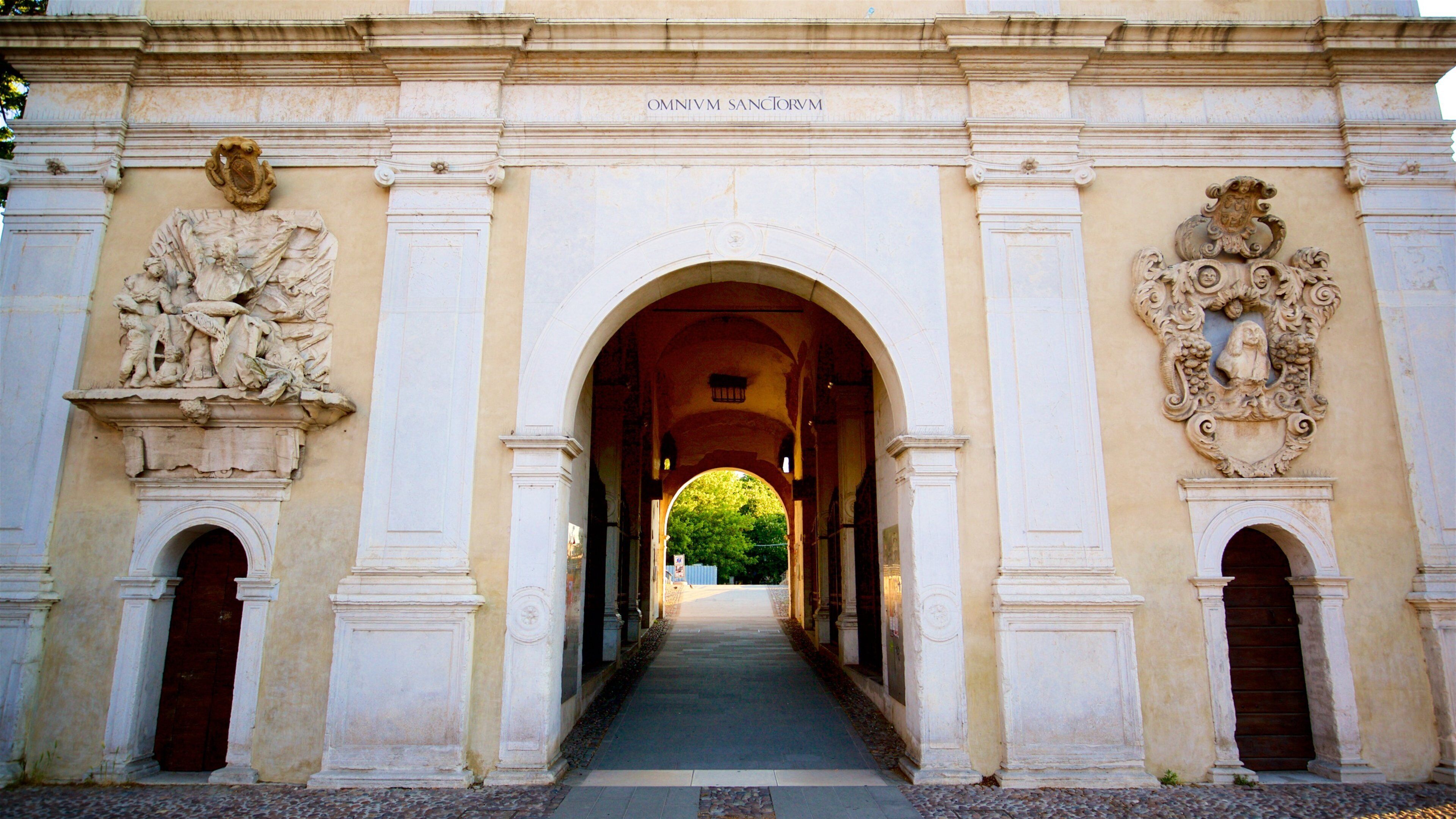Porta Ognissanti showing heritage elements