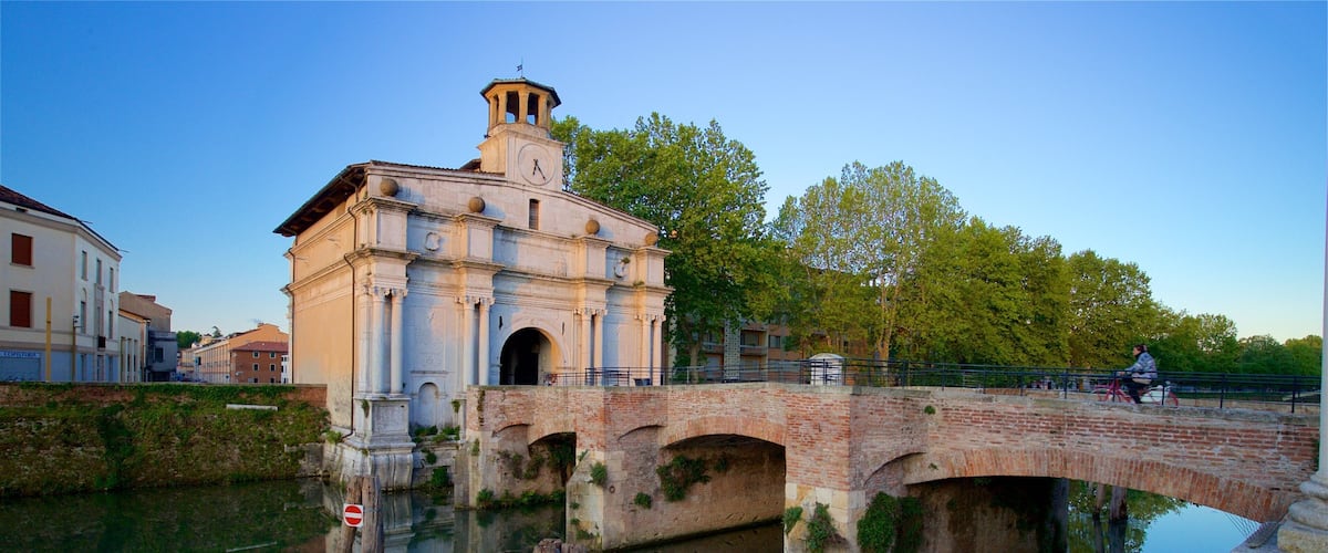 Porta Ognissanti caratteristiche di oggetti d\'epoca, ponte e fiume o ruscello