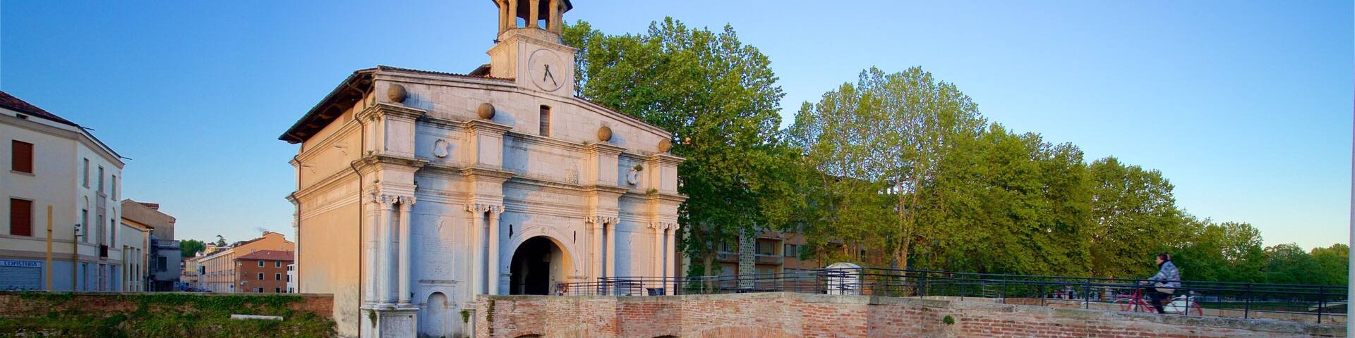 Porta Ognissanti qui includes rivière ou ruisseau, pont et patrimoine historique