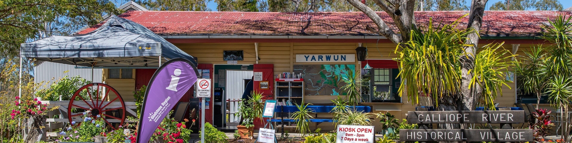 Calliope River Historical Village showing a small town or village