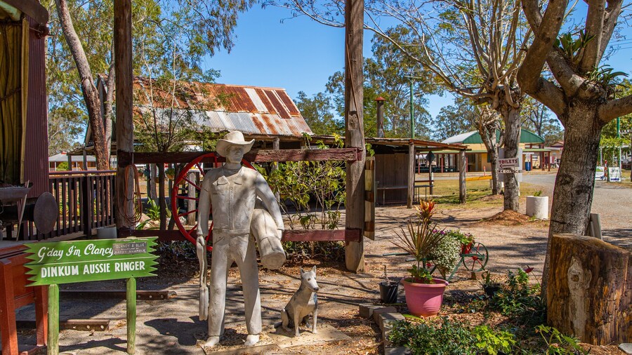 Calliope River Historical Village featuring a statue or sculpture and outdoor art