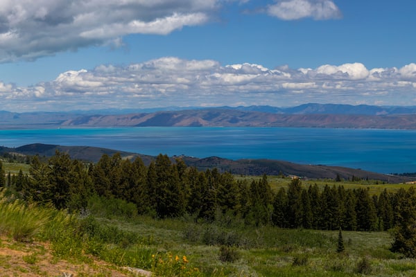 Scenic view of Bear Lake