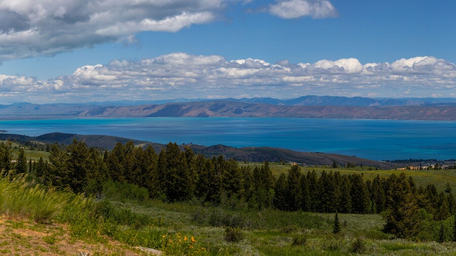 Scenic view of Bear Lake