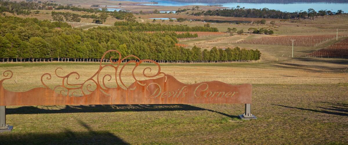 Devil’s Corner Cellar Door which includes signage and tranquil scenes
