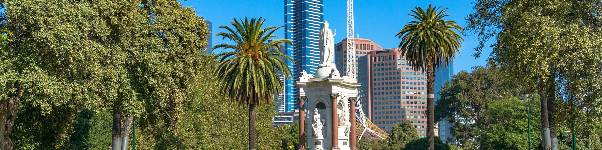 Melbourne cityscape from the Alexandra gardens