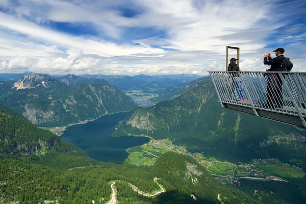 Hallstatt das einen ruhige Szenerie, Ansichten und Berge