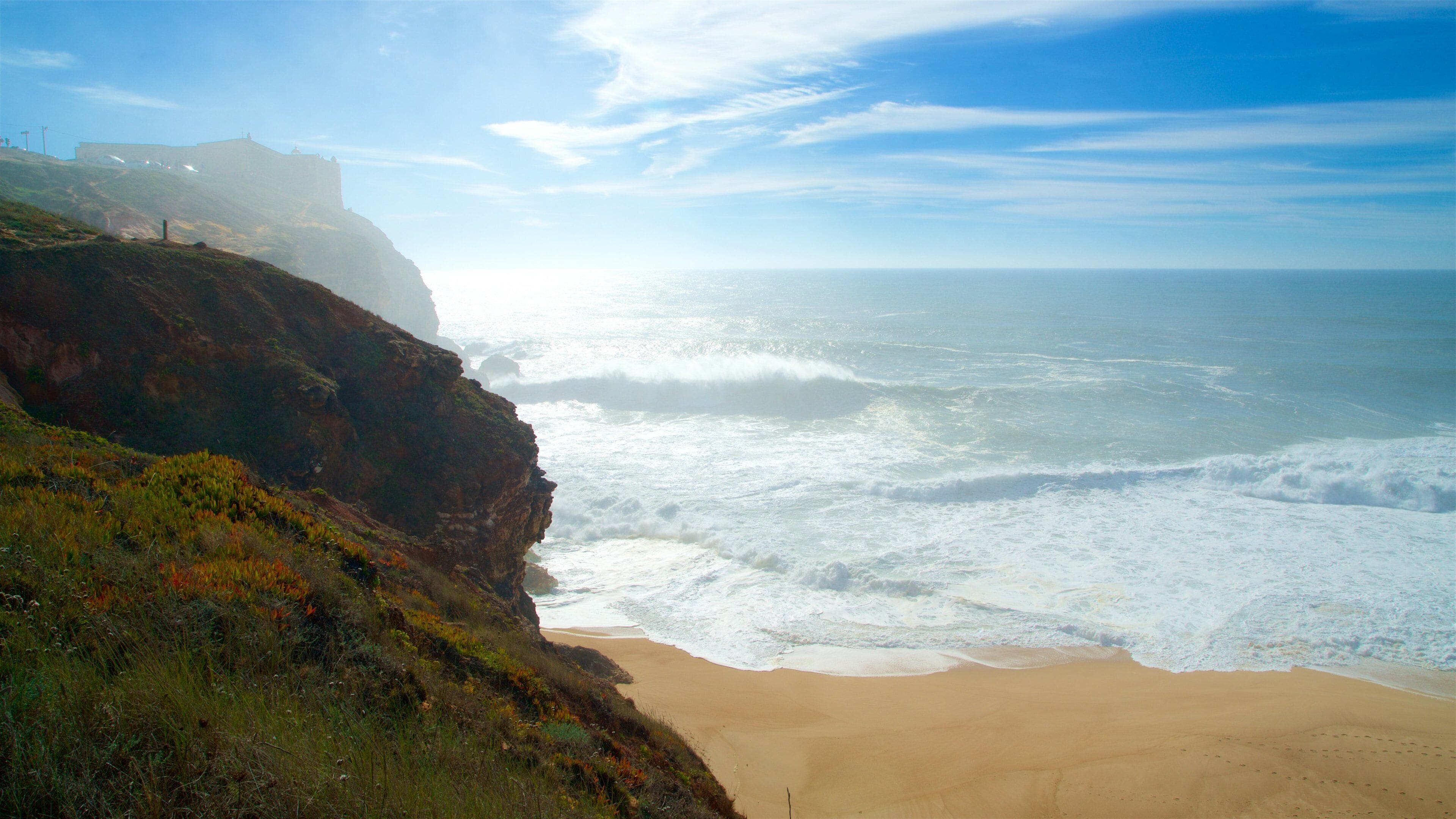 Norte Beach som inkluderar kustutsikter, en strand och klippig kustlinje