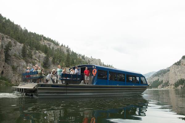 Helena mit einem See oder Wasserstelle und Fähre