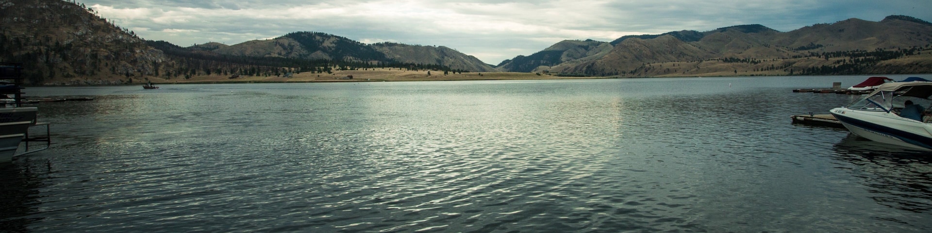 Helena caracterizando um lago ou charco
