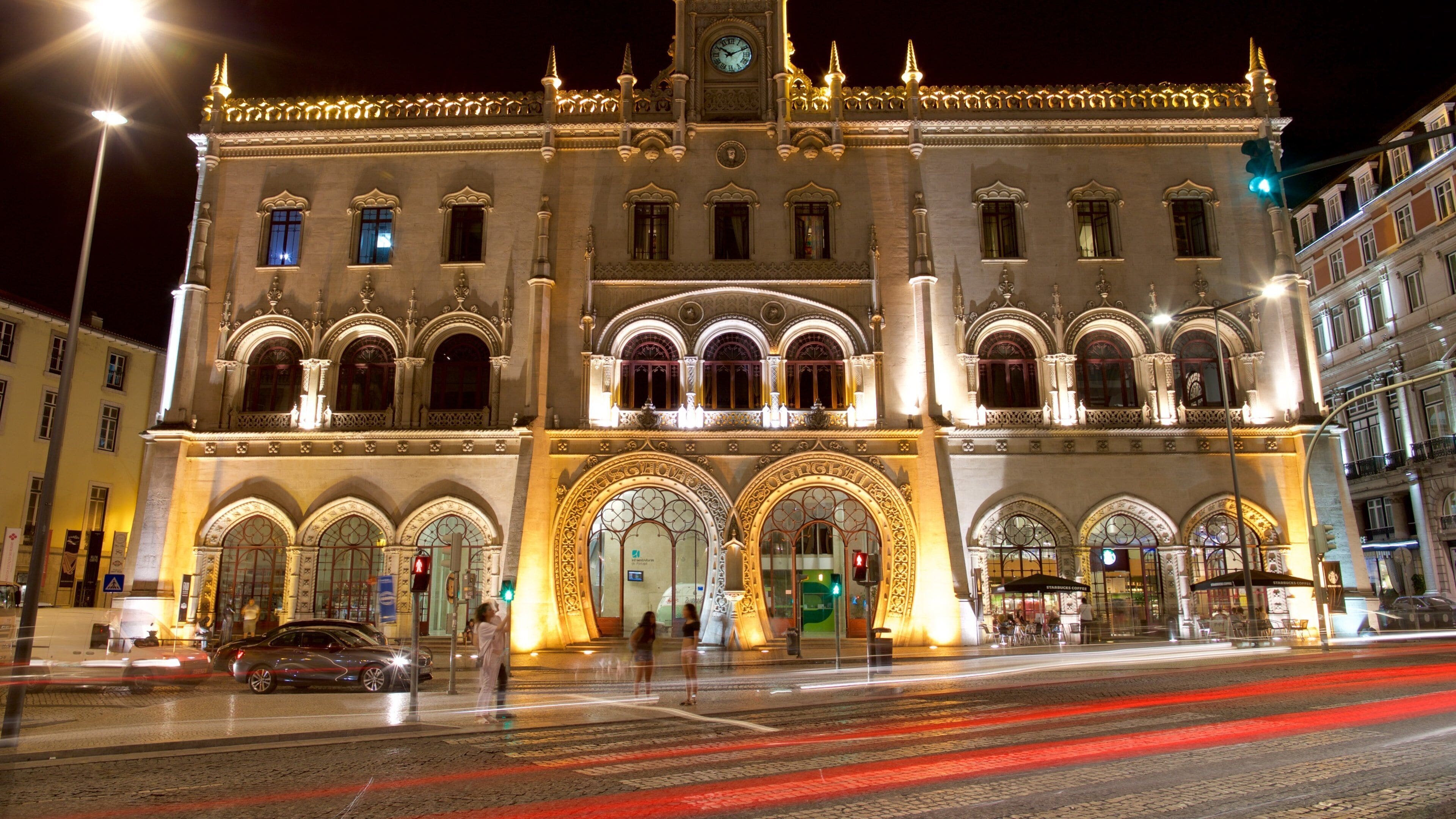 Estremadura featuring heritage architecture and night scenes