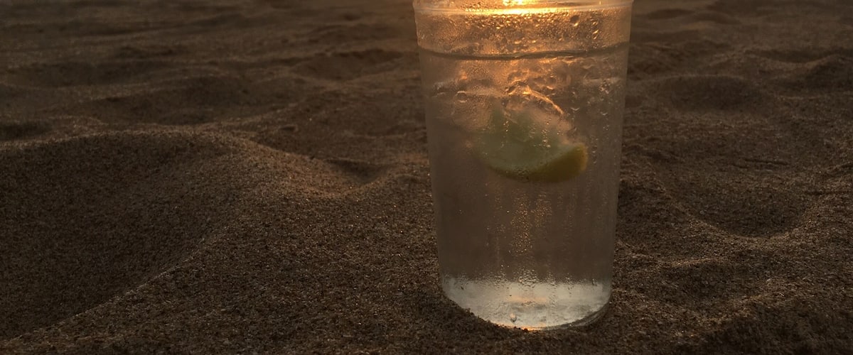Making love to my Gin n tonic at sunset 🌅 
#travelsrilanka #beautifulsunsets #nofiler #sun #sand #sea