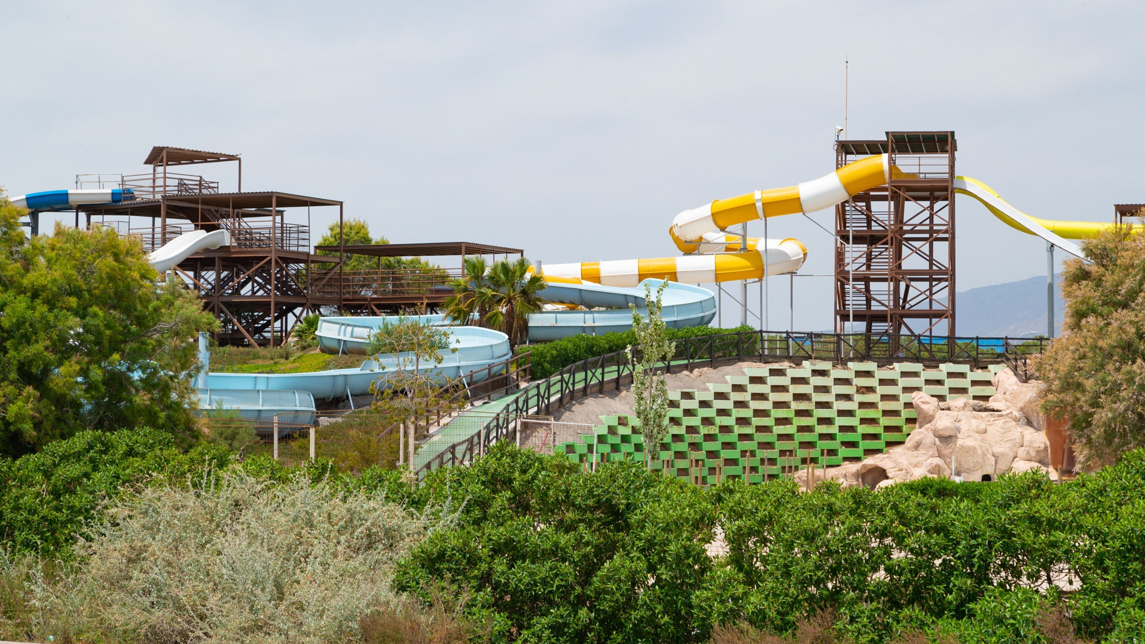 Mario Park showing a waterpark and landscape views
