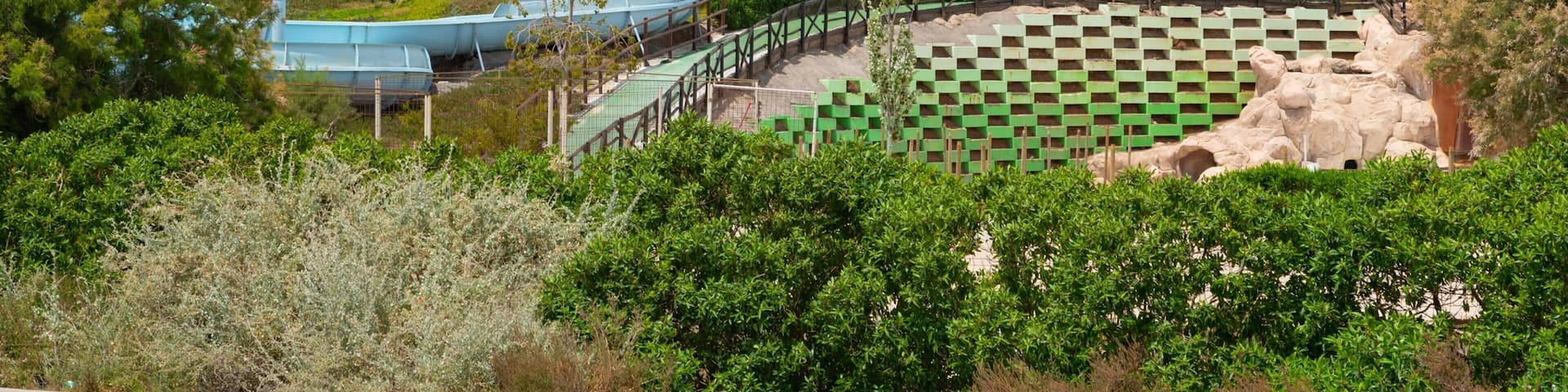 Mario Park showing a waterpark and landscape views