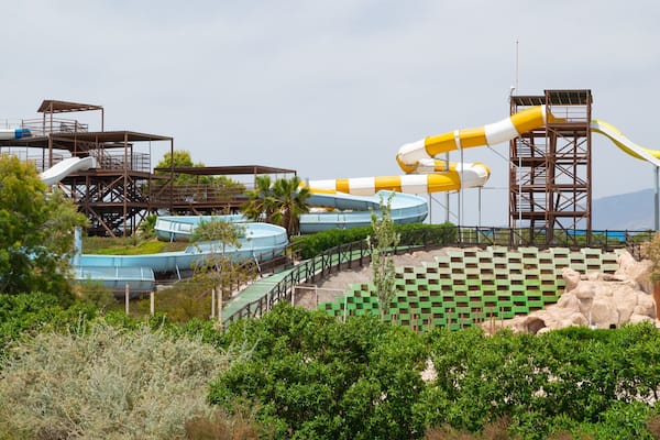 Mario Park showing a waterpark and landscape views