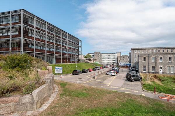 Aberdeen_AberdeenRoyalInfirmary_553248621594393944-5