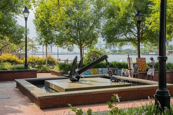 Rousakis Riverfront Plaza showing a park