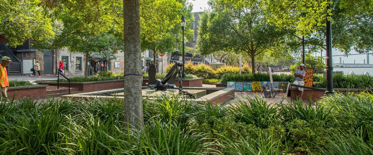 Rousakis Riverfront Plaza which includes a garden