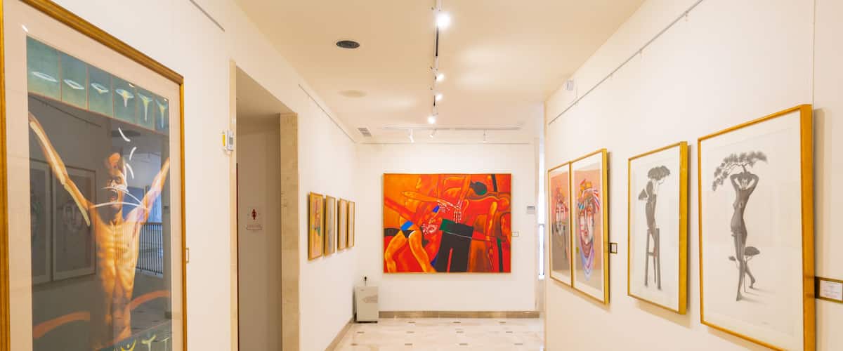 Ralli Museum featuring art and interior views