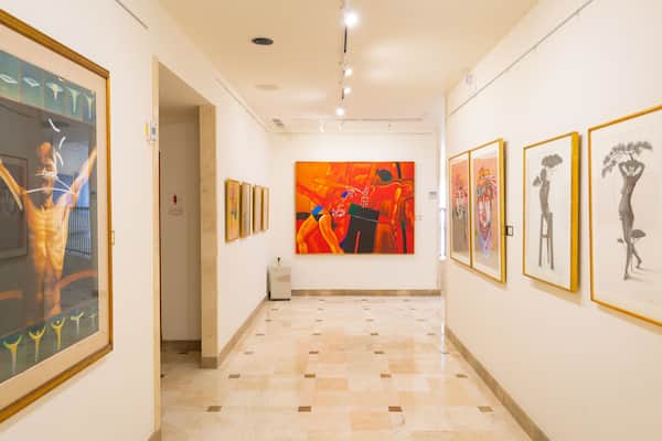 Ralli Museum featuring art and interior views