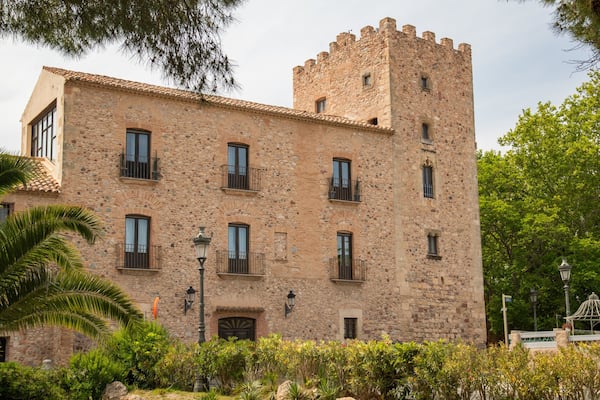 Castle Vilafortuny featuring heritage architecture