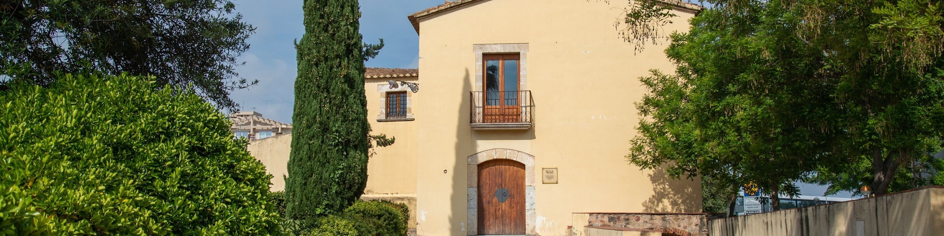 Castle Vilafortuny featuring heritage elements and a house