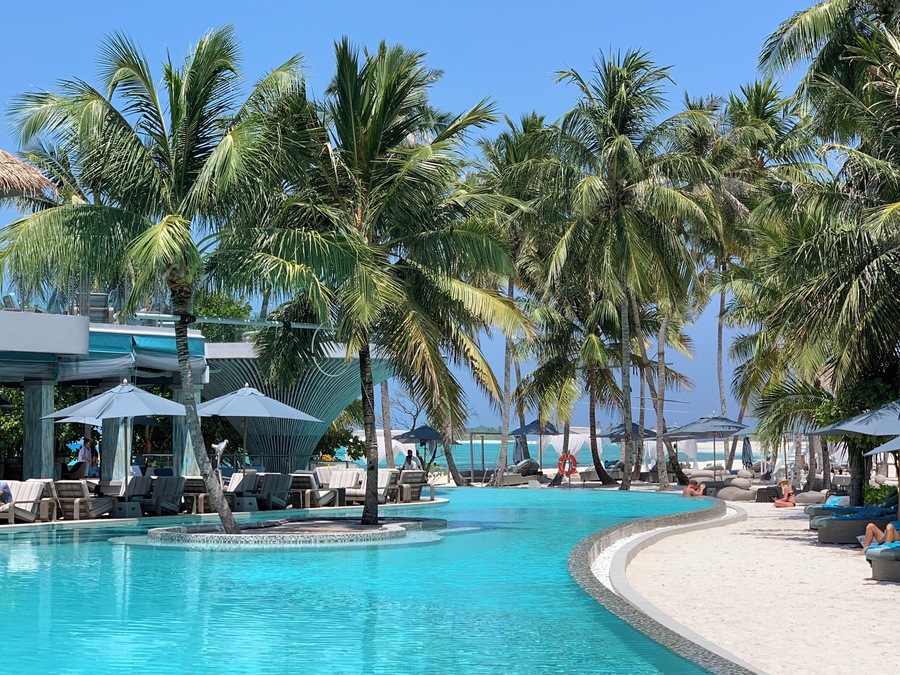 Where the pool meets the sea is where you wanna be! Spend half the day in the ocean and half in the pool - bliss! ☀️
#LifeAtExpedia