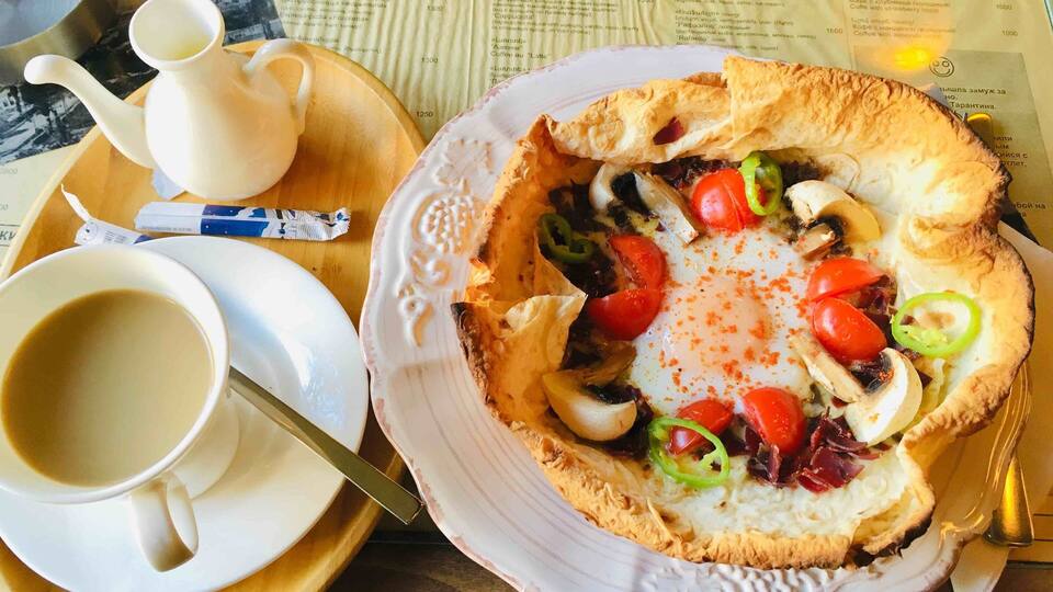 I think its important to start the day with a proper breakfast.#ArmenianBreakfast#jazzve cafe#komitas#Yerevan 🥪☕️