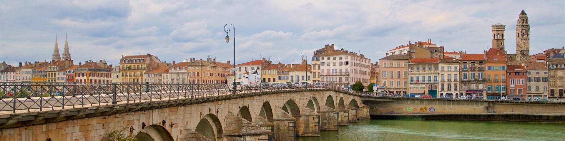Pont Saint-Laurent featuring a city, a river or creek and a bridge
