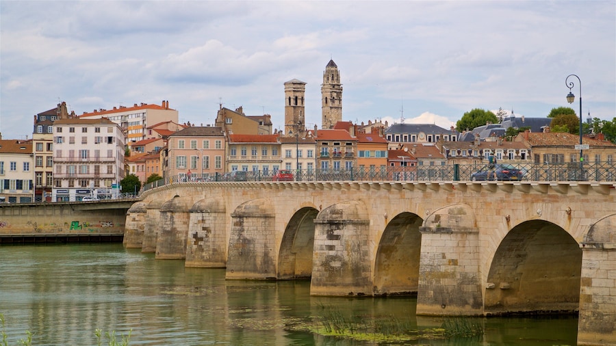 Pont Saint-Laurent which includes a bridge, a river or creek and a city