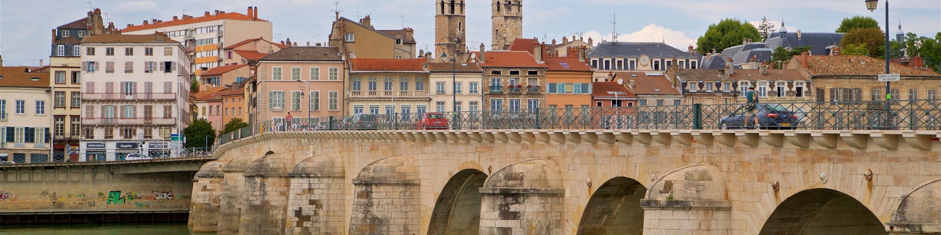 Pont Saint-Laurent which includes a river or creek, a city and a bridge