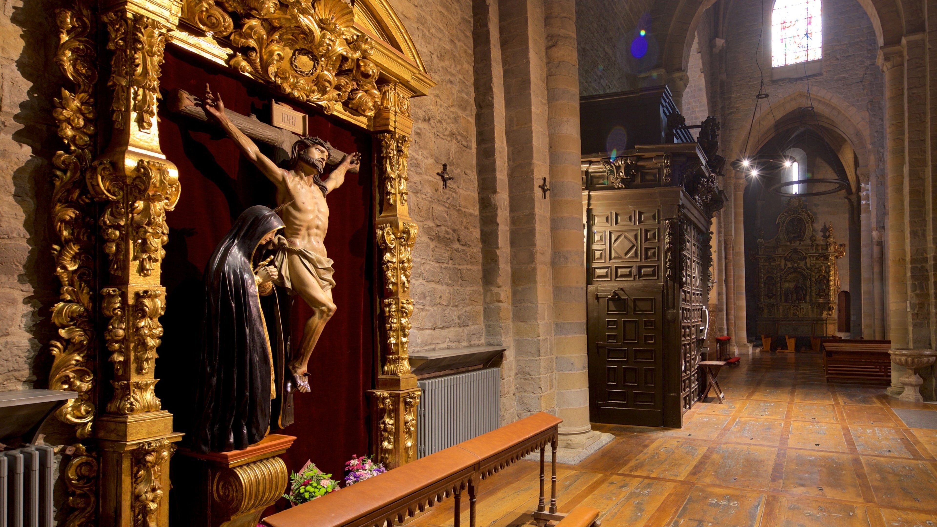 Iglesia de San Nicolas which includes a church or cathedral, heritage elements and interior views