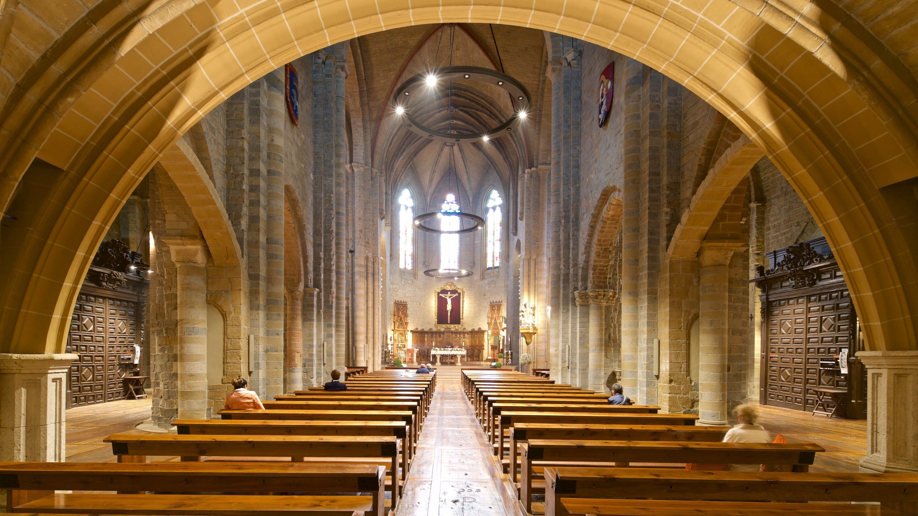 Iglesia de San Nicolas featuring interior views, heritage elements and a church or cathedral