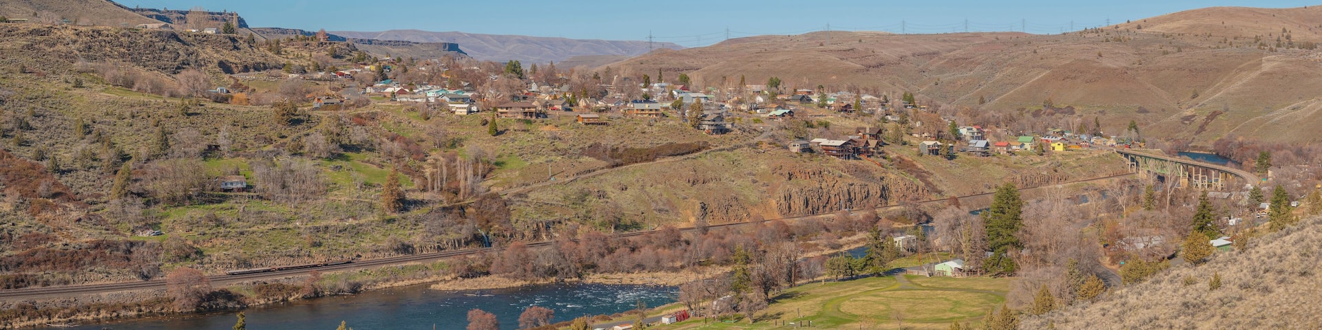 Panoramic view of the town of Maupin Oregon.