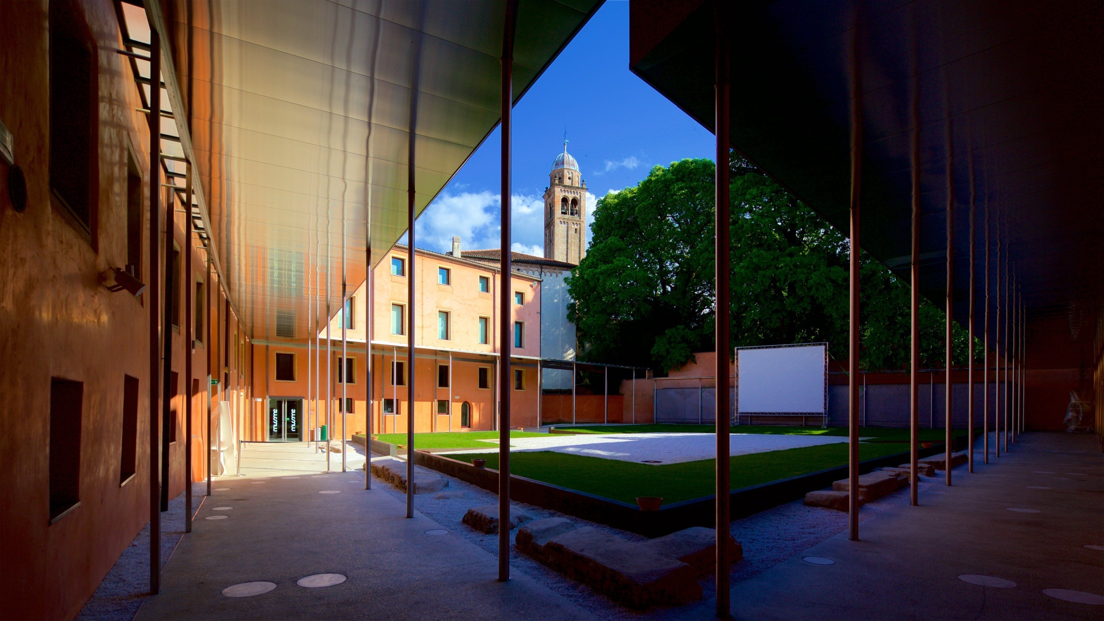 MUSME featuring a garden