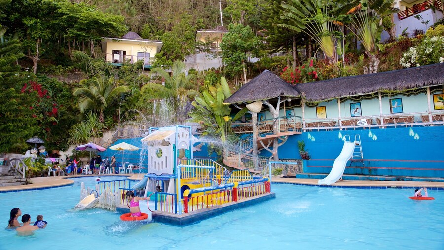 Cebu showing a pool
