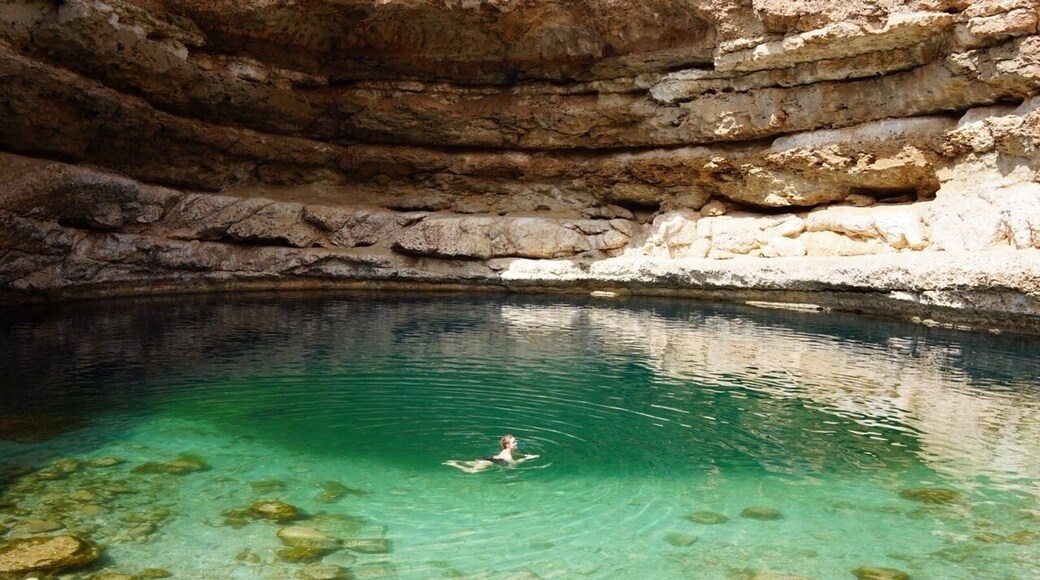 One of the nature spots in Oman - amazing BImmah sinkhole. Just 1.5 hours driving from Muscat and so worth a trip!
#lifeatexpedia #travel