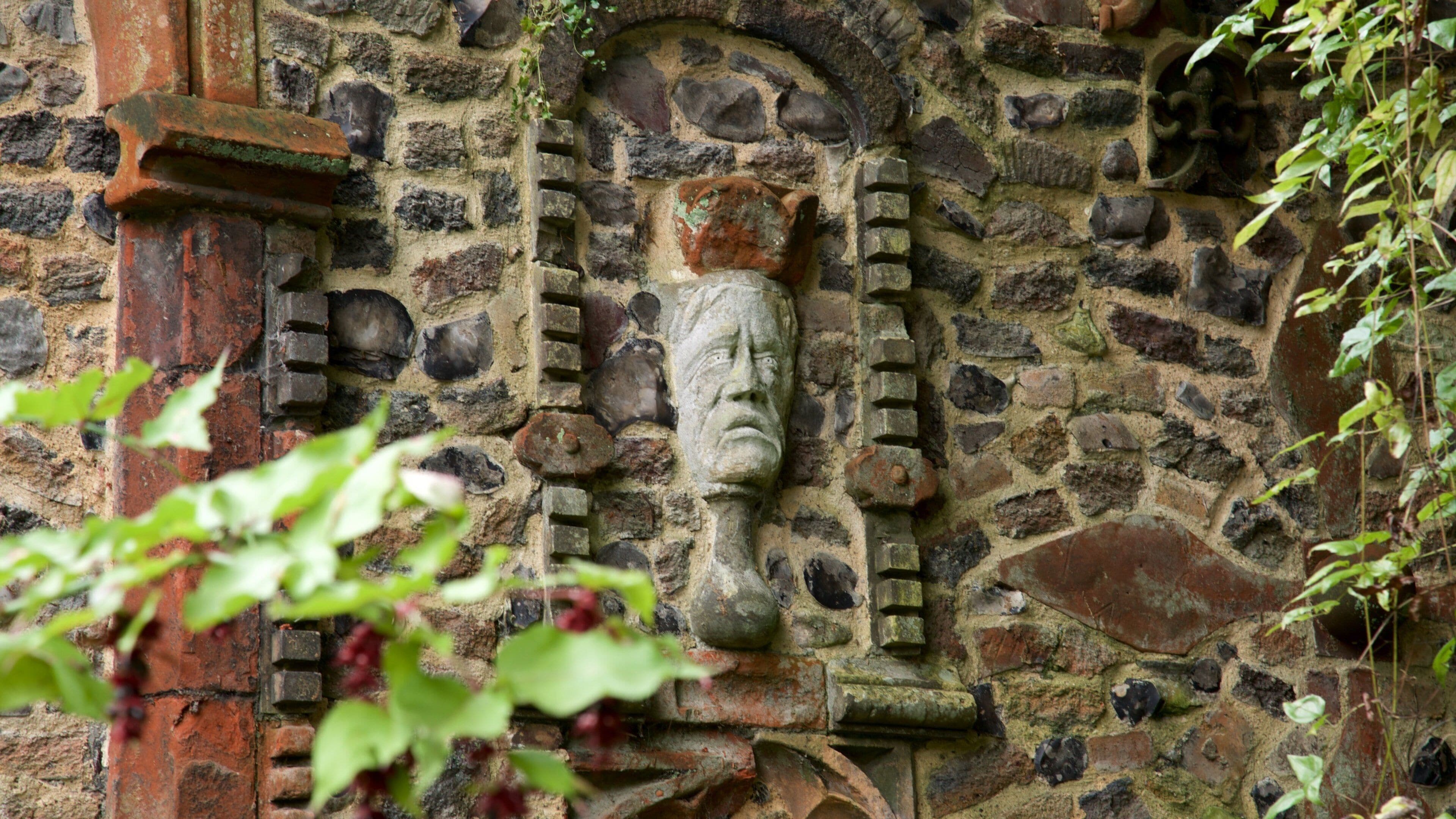The Plantation Garden featuring heritage elements