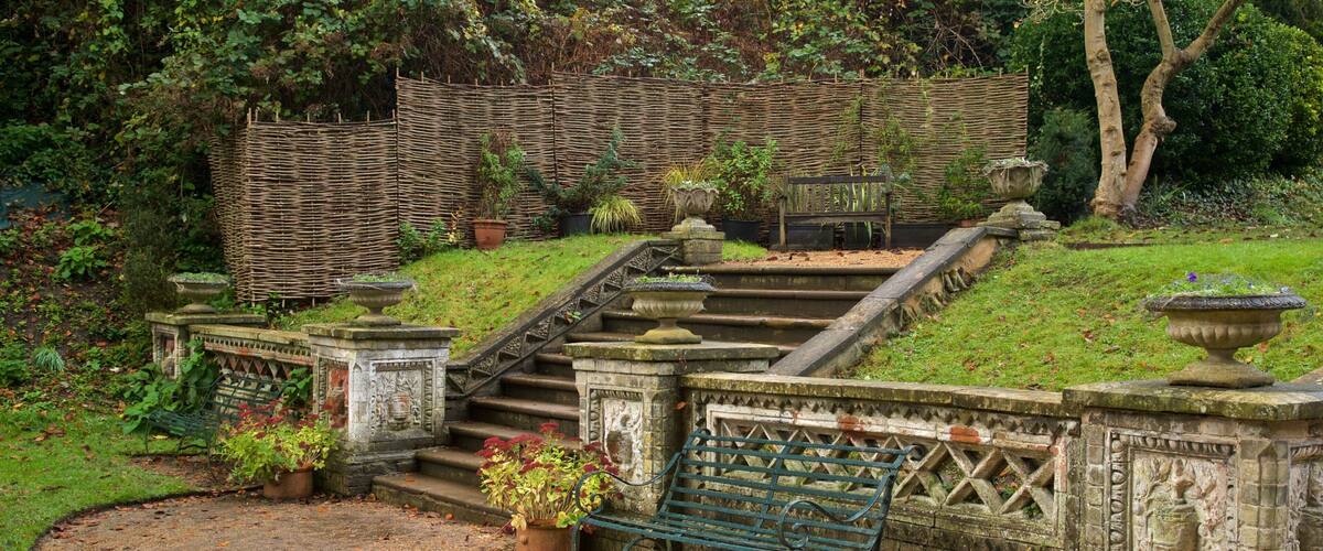 The Plantation Garden featuring a park