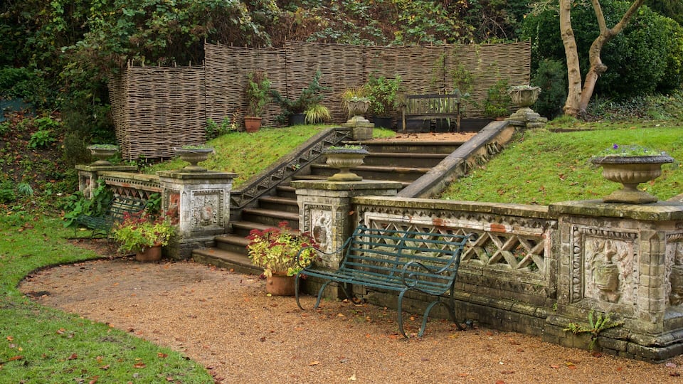 The Plantation Garden featuring a park