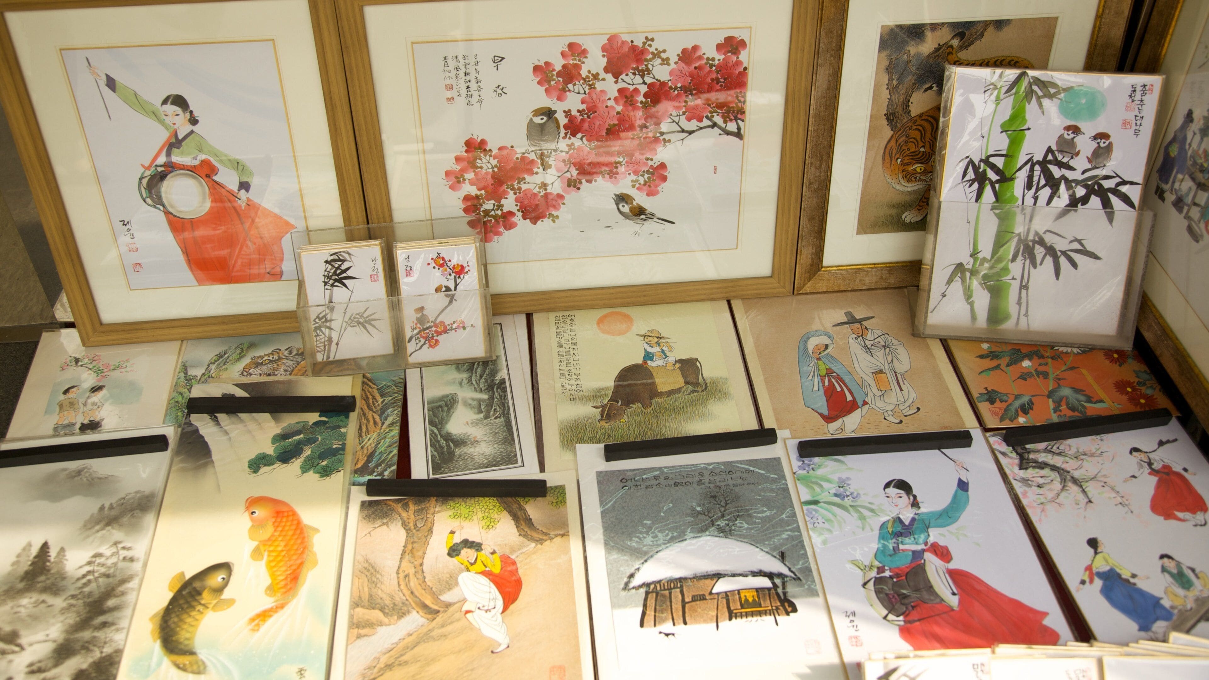 Insadong showing art and interior views