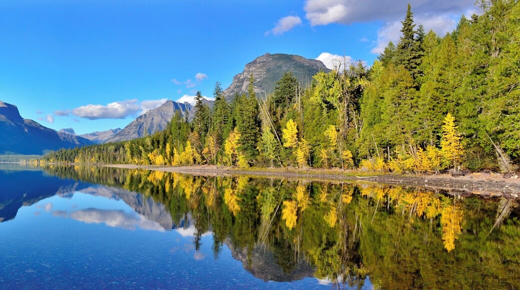 In photography, much of it is knowledge and planning. However, sometimes you need a dose of luck. Such a thing happened here. When we were heading to Avalanche Lake for a hike the surface was rippled with the breeze but, a few hours later on our way back to our accommodation, it was as a millpond. Couldn't believe my luck as I set up the tripod to capture this exposure.