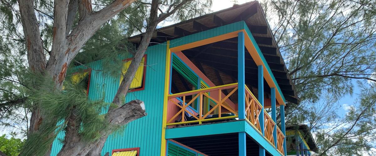 #Bahamas #HalfMoonCay #Trovember
The small island of San Salvador, also known as Half Moon Cay, is a paradise on earth. Blue waters, white sand and peace.
We were at Half Moon Beach on one of the scales of a cruise ship. According to information passed on to us on board the island was purchased by Holland America Line and is used as one of the company's cruise calls.
A pequena ilha de San Salvador, também conhecida como Half Moon Cay, é um paraíso na Terra. Águas azuis, areia branca e paz.
Estivemos na praia de Half Moon em uma das escalas de um navio de cruzeiro. Segundo informações que nos foram passadas a bordo a ilha foi comprada pela Holland America Line e é usada como uma das escalas dos cruzeiros da companhia.