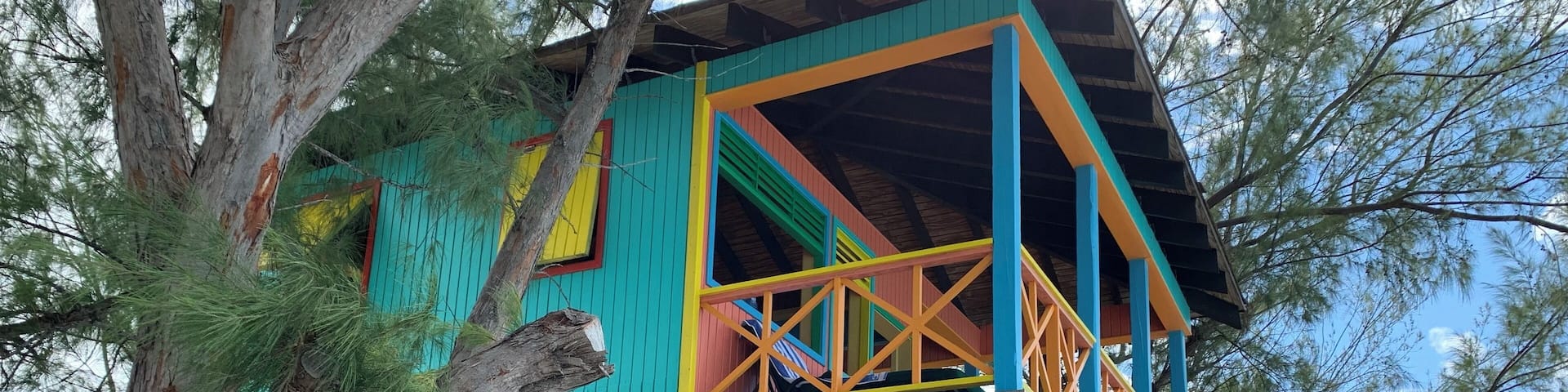 #Bahamas #HalfMoonCay #Trovember
The small island of San Salvador, also known as Half Moon Cay, is a paradise on earth. Blue waters, white sand and peace.
We were at Half Moon Beach on one of the scales of a cruise ship. According to information passed on to us on board the island was purchased by Holland America Line and is used as one of the company's cruise calls.
A pequena ilha de San Salvador, também conhecida como Half Moon Cay, é um paraíso na Terra. Águas azuis, areia branca e paz.
Estivemos na praia de Half Moon em uma das escalas de um navio de cruzeiro. Segundo informações que nos foram passadas a bordo a ilha foi comprada pela Holland America Line e é usada como uma das escalas dos cruzeiros da companhia.