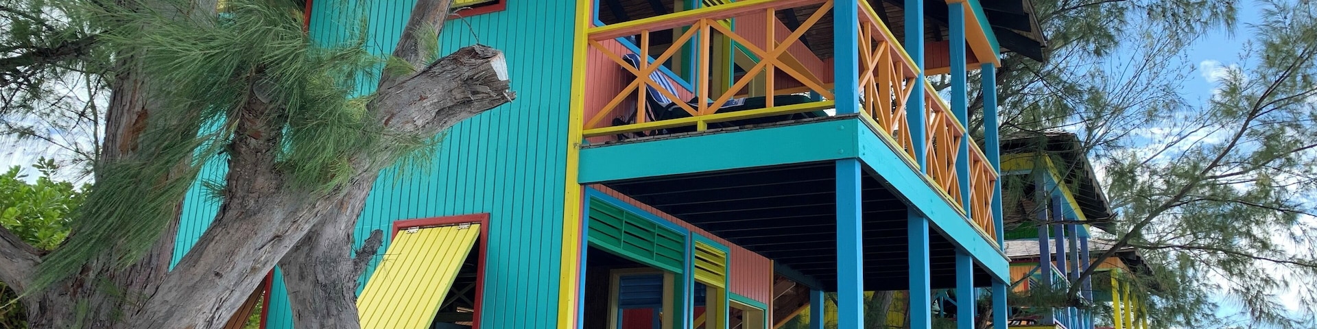 #Bahamas #HalfMoonCay #Trovember
The small island of San Salvador, also known as Half Moon Cay, is a paradise on earth. Blue waters, white sand and peace.
We were at Half Moon Beach on one of the scales of a cruise ship. According to information passed on to us on board the island was purchased by Holland America Line and is used as one of the company's cruise calls.
A pequena ilha de San Salvador, também conhecida como Half Moon Cay, é um paraíso na Terra. Águas azuis, areia branca e paz.
Estivemos na praia de Half Moon em uma das escalas de um navio de cruzeiro. Segundo informações que nos foram passadas a bordo a ilha foi comprada pela Holland America Line e é usada como uma das escalas dos cruzeiros da companhia.