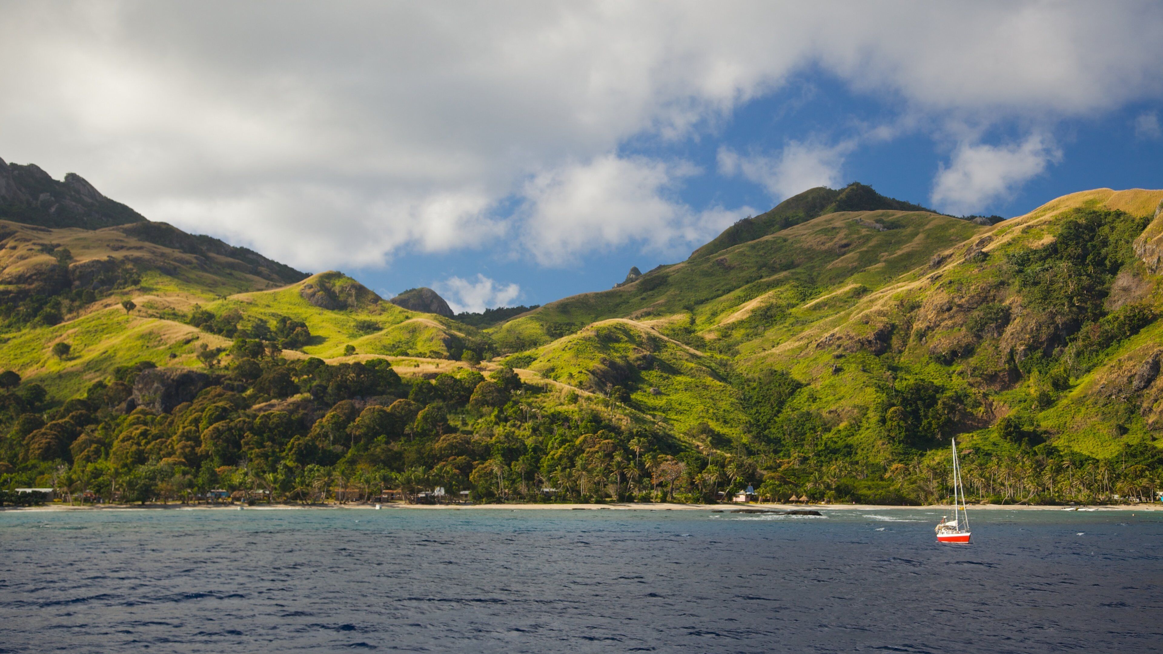 Kuata Island showing boating, mountains and island views