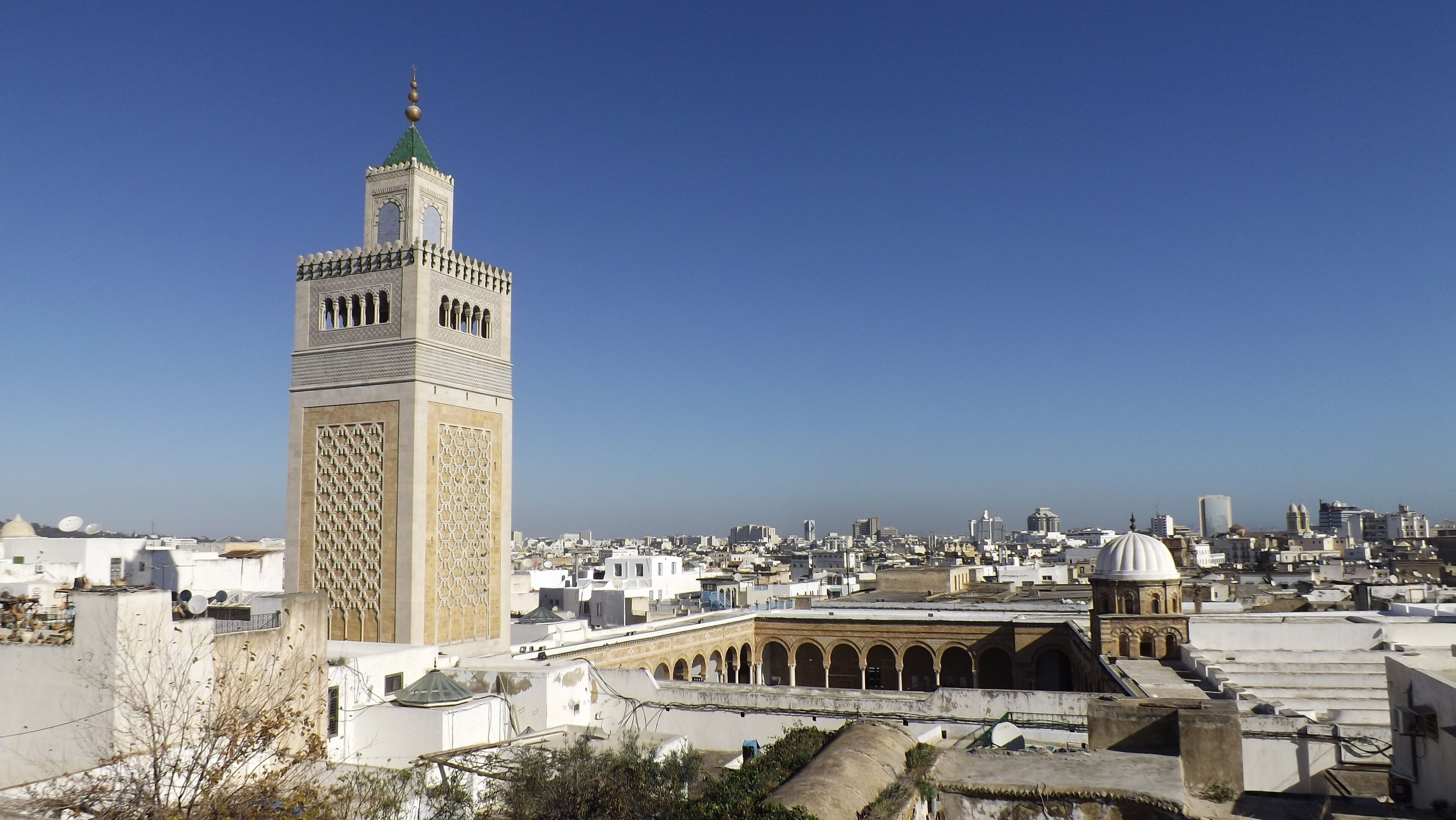 View of the Al-Zaytuna Mosque and the skyline of Tunis. The mosque is a Landmark of Tunis. In the Background the modern buildings of the new City or "ville nouvelle". Tunisia, North africa.
