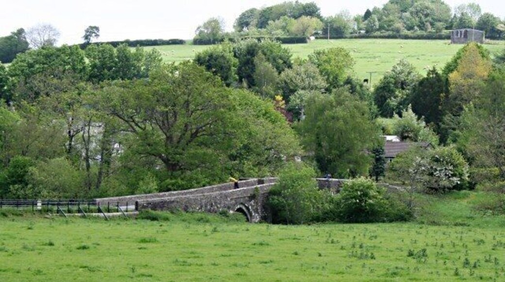 Horsebridge from Cornwall Beyond the first arch of the bridge this scene moves into SX4074.